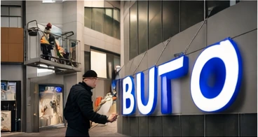 Монтаж вывесок в Санкт-Петербурге — высотные работы, подключение и гарантия